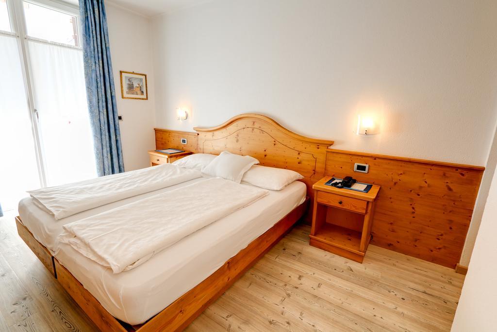 Hotel Garni Sottobosco Dimaro Ngoại thất bức ảnh